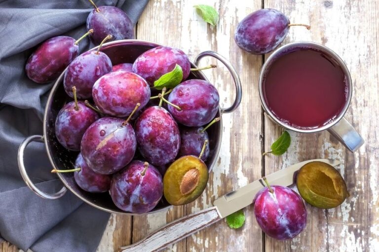 Plums Benefits, Nutritional Facts, Side Effects and How to Use High