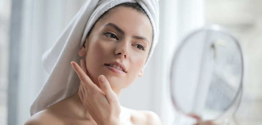 Salicylic acid for skin: Uses, side effects, and precautions