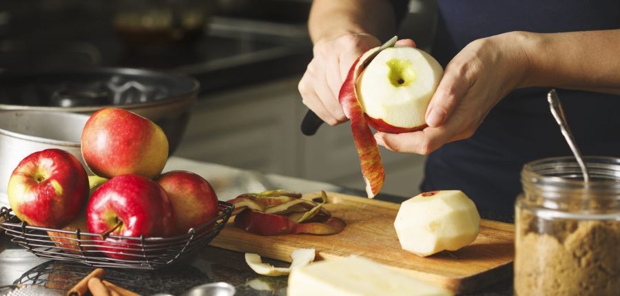 Peeled vs. unpeeled apple: Which is better for your health?